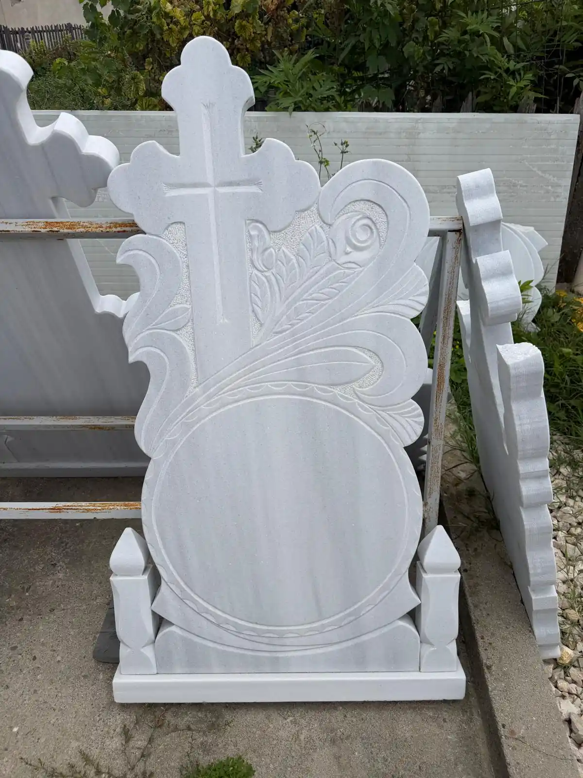 imagine cu monument